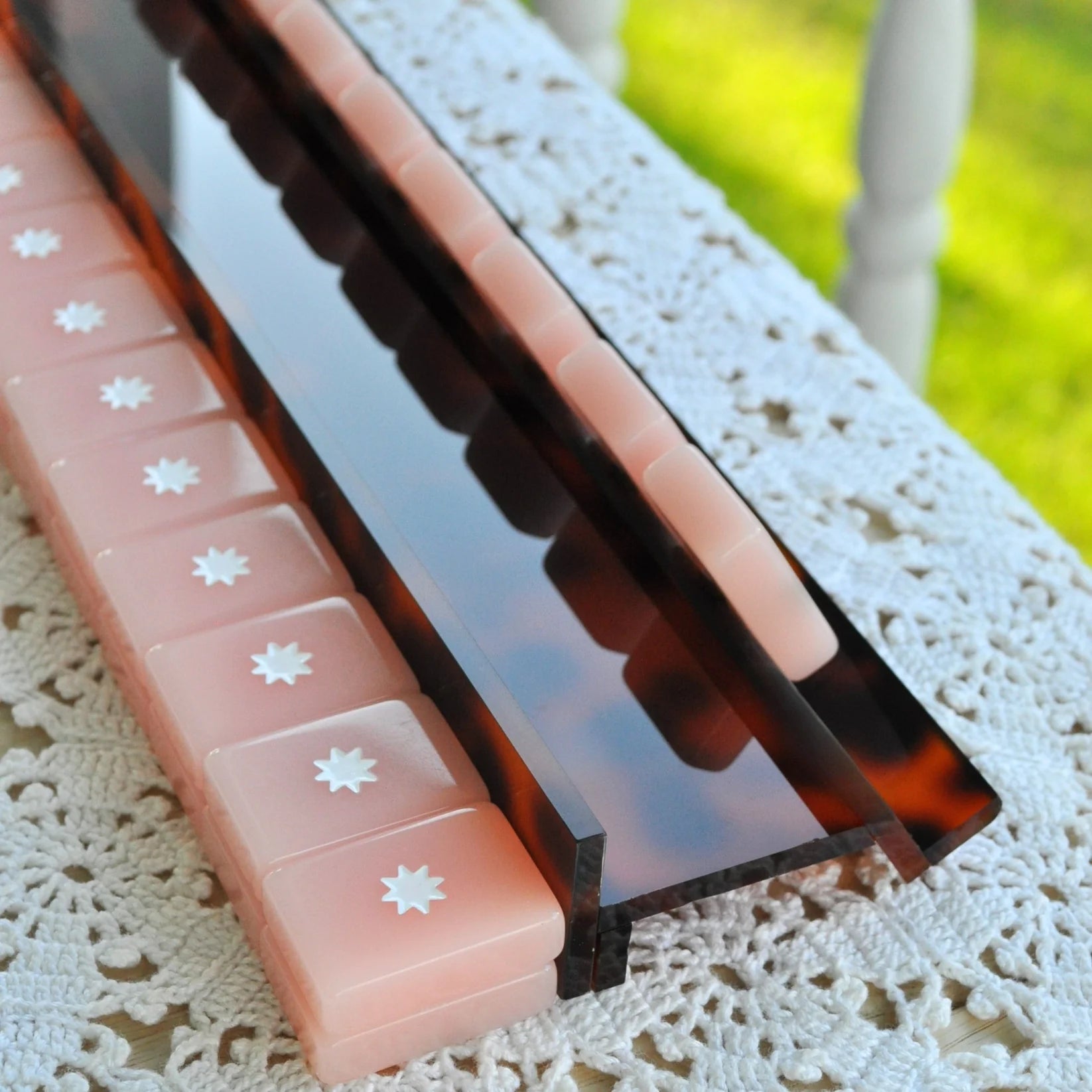 Hawksbill Heritage Mahjong Rack and Pusher, Set of 4